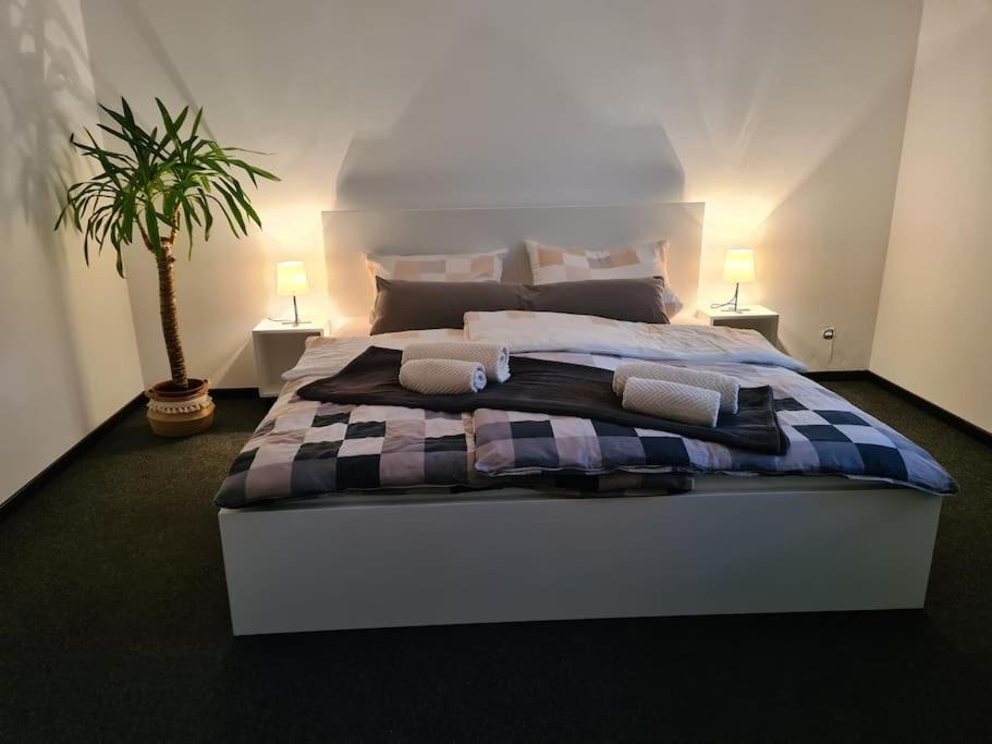 Renovierte Doppelhaushaelfte In Bester Lage Lejlighed *